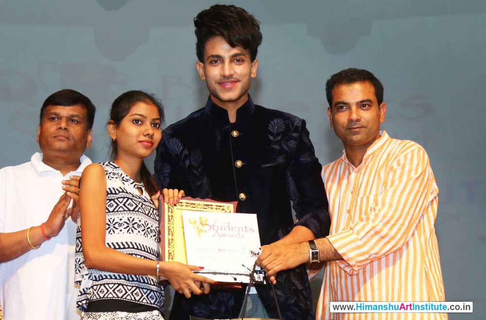 Kartika Mourya Awarded for Best Student in Fine Arts